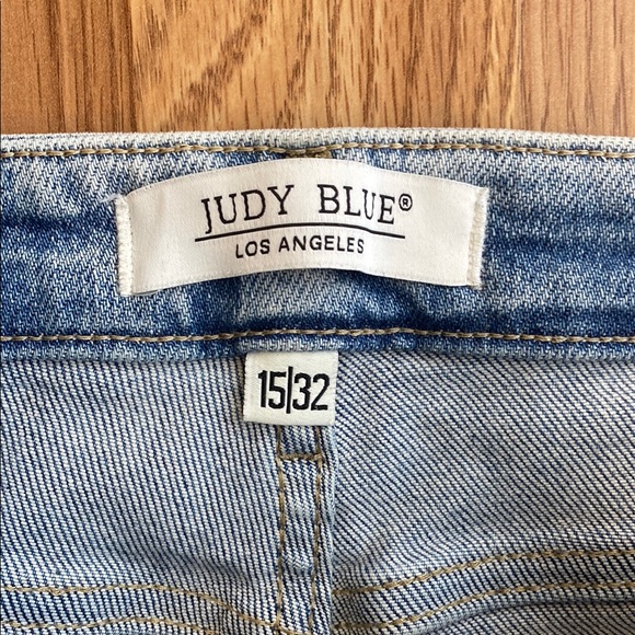 JUDY BLUE light wash skinny jeans - Picture 3 of 6